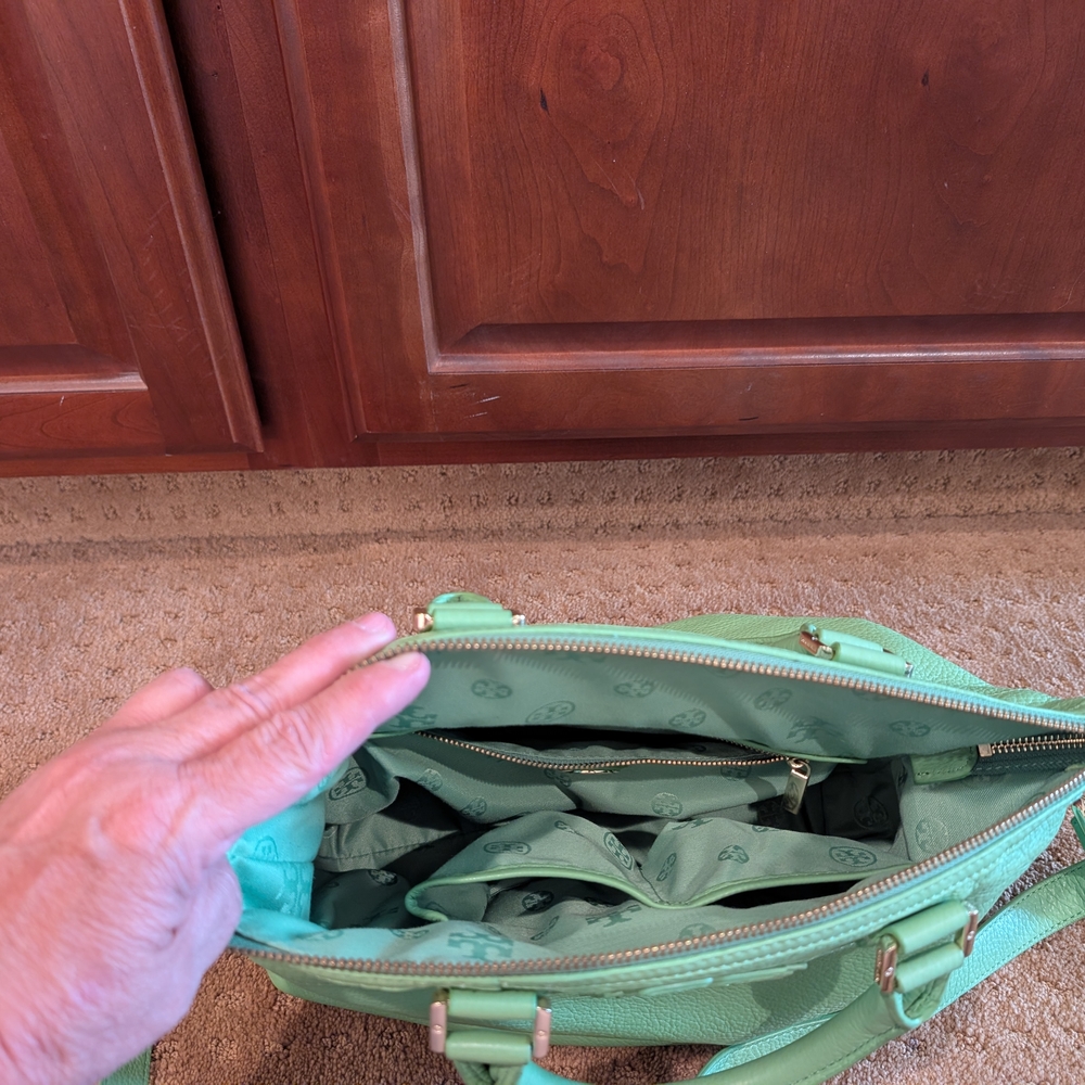 Tory Burch Green Leather Tote Bag Purse - Picture 9 of 13